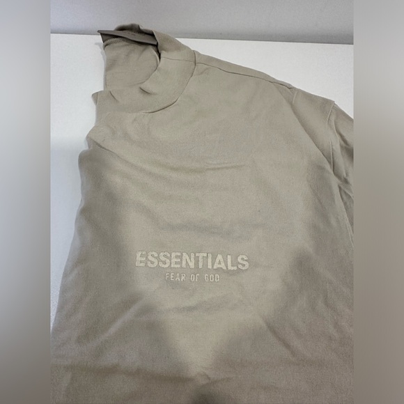 Essentials Tshirt - Picture 3 of 5